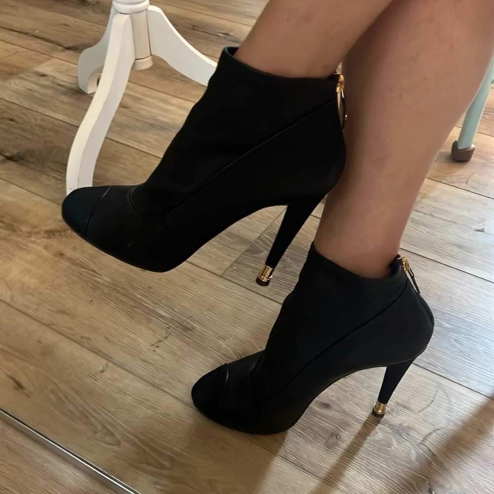 Chanel, size 41 (US 9.5) Elegant Black Ankle Booties, 100% authentic - Picture 3 of 16